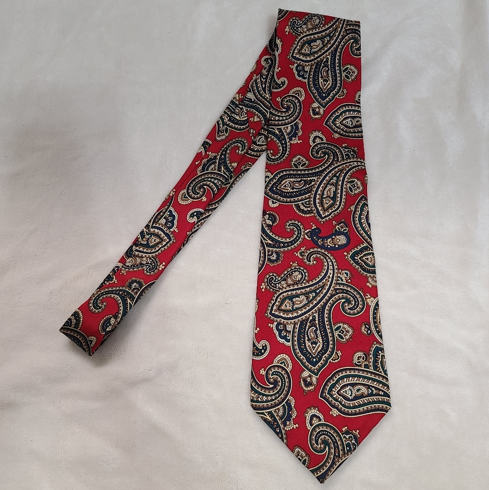 Oscar De La Renta Red Paisley Silk Tie